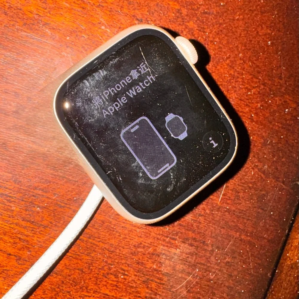 APPLE WATCH 41mm - series 7 - GPS + Cellular. PLUS 3 watch bands AND charger.